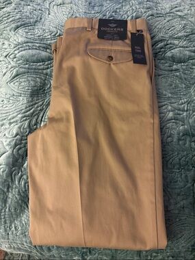 Dockers Men's Khaki Chinos - Tan